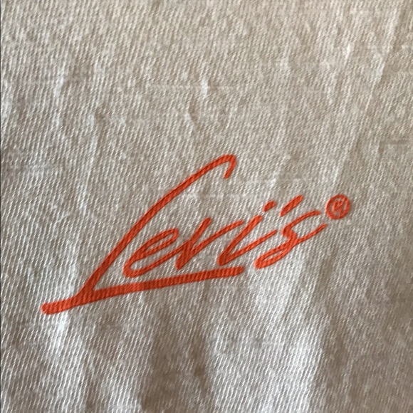 Levi's Crewneck Pink T-Shirt Size Small - Picture 3 of 5